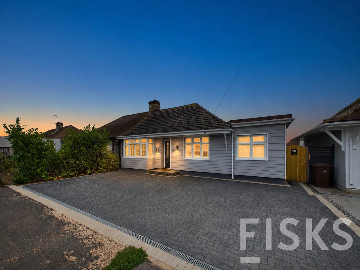 4 bed property for sale, Meynell Avenue, Canvey Island, SS8