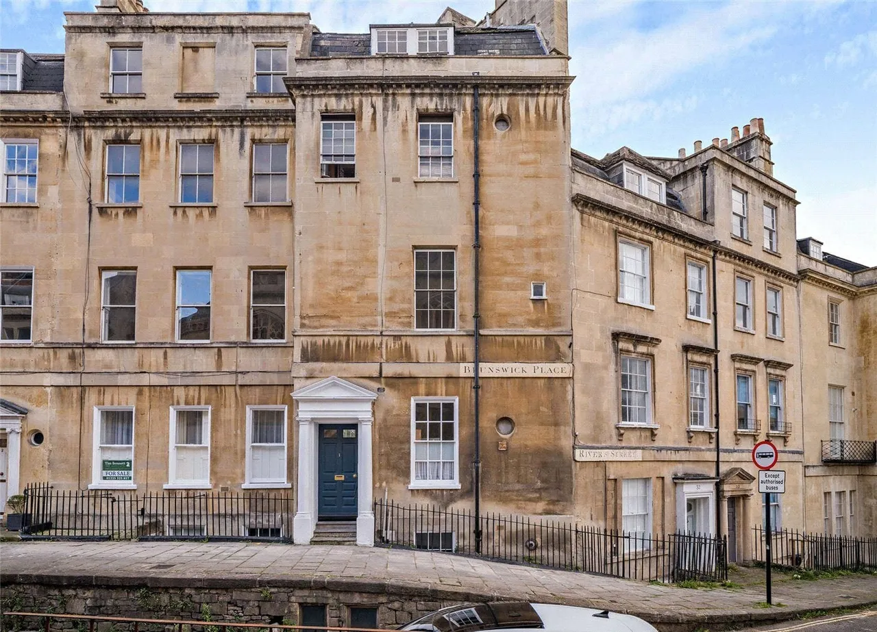 2 bed flat to rent, Brunswick Place, Bath, BA1