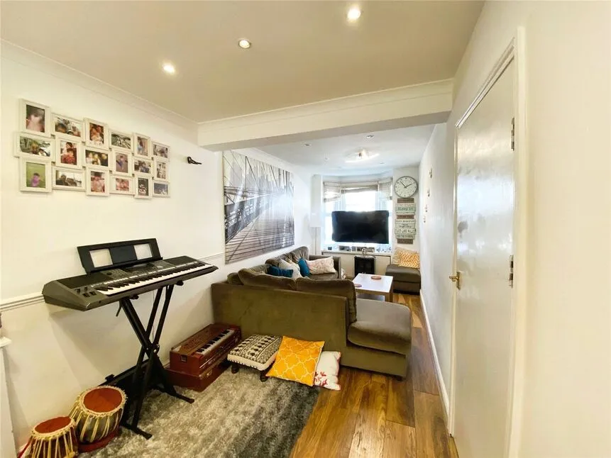 St. Marys Road, Watford, WD18, photo 7