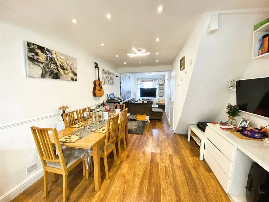 St. Marys Road, Watford, WD18, photo 2