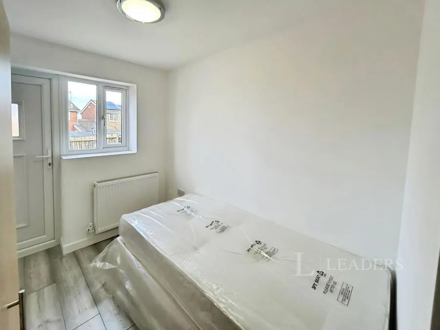 Rochford Drive, Luton, LU2, photo 3