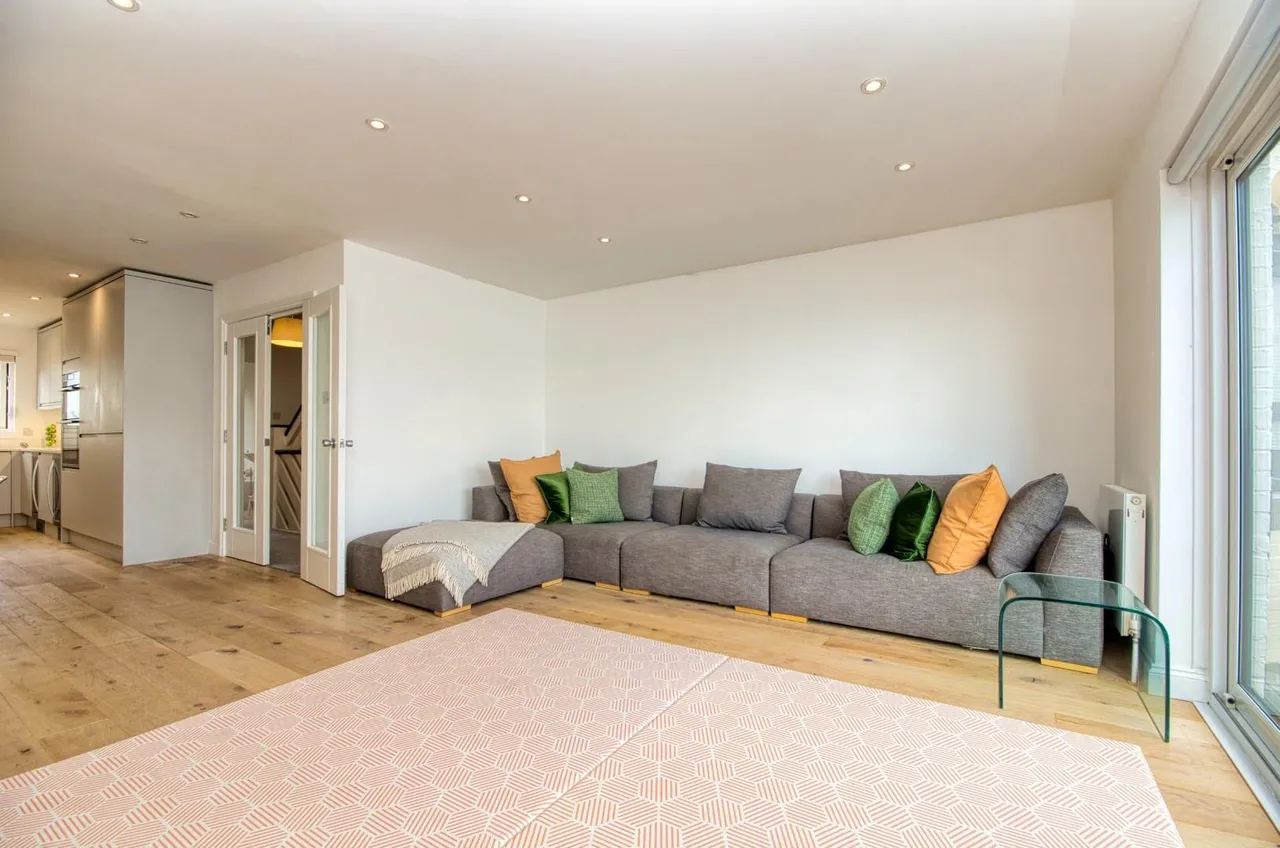 Calshot Court, Ocean Village, SOUTHAMPTON, Hampshire, SO14 3GR, photo 8