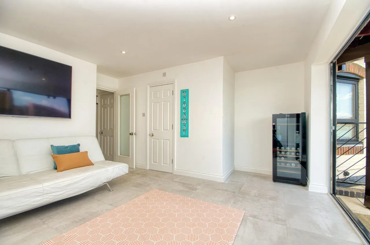 Calshot Court, Ocean Village, SOUTHAMPTON, Hampshire, SO14 3GR, photo 4