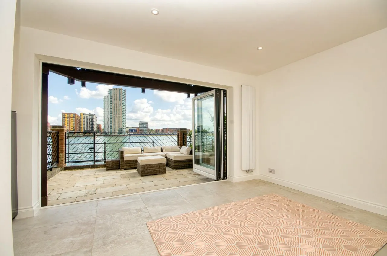 Calshot Court, Ocean Village, SOUTHAMPTON, Hampshire, SO14 3GR, photo 5