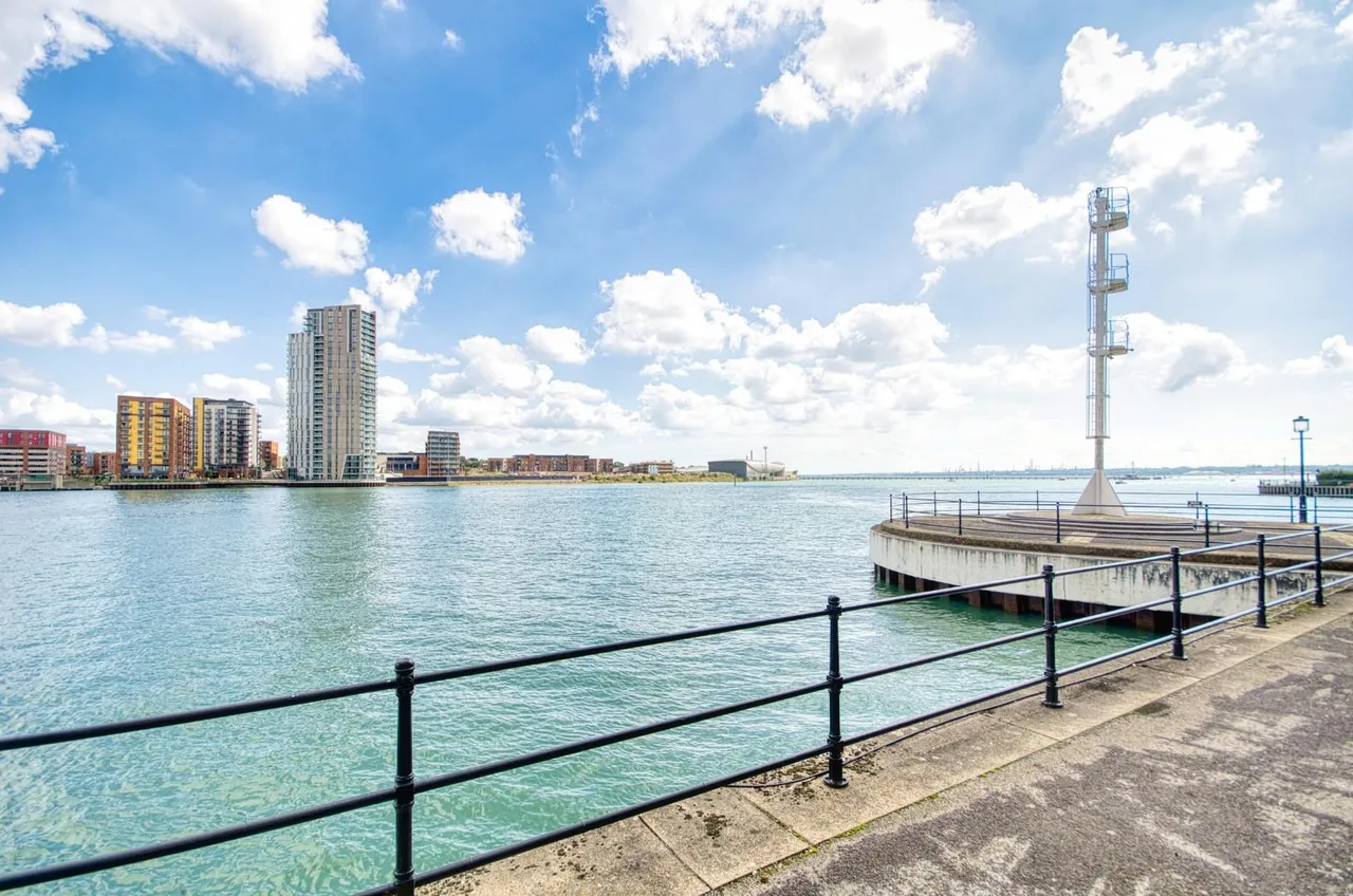 Calshot Court, Ocean Village, SOUTHAMPTON, Hampshire, SO14 3GR, photo 3