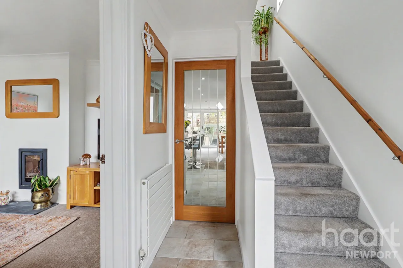 Tudor Crescent, Newport, NP10, photo 5