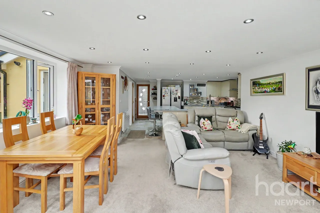 Tudor Crescent, Newport, NP10, photo 17