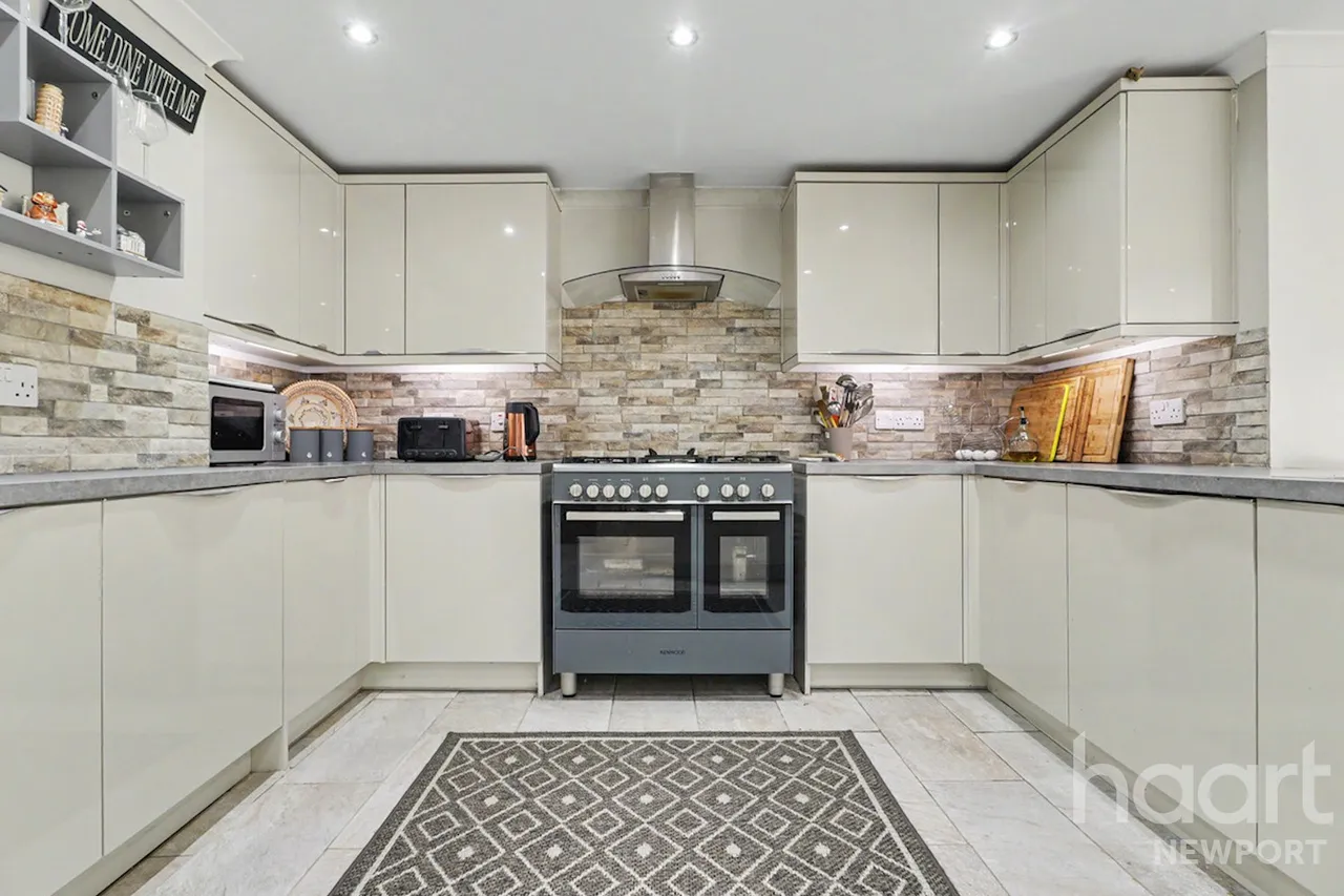 Tudor Crescent, Newport, NP10, photo 6