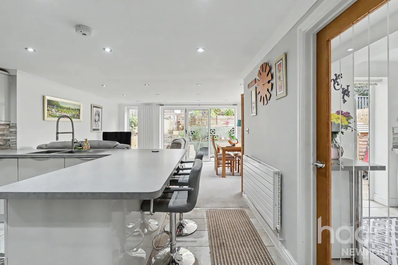 Tudor Crescent, Newport, NP10, photo 8