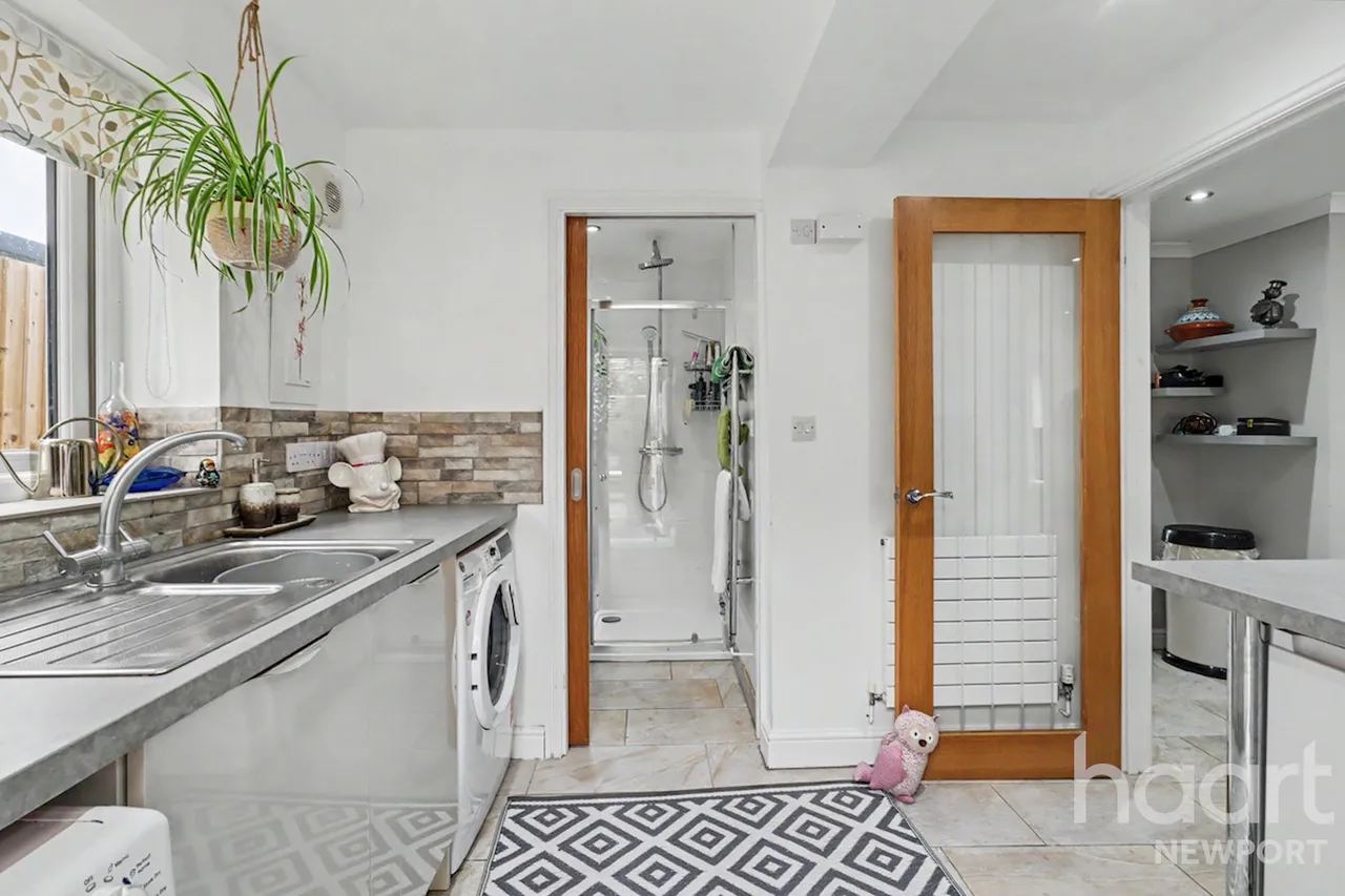 Tudor Crescent, Newport, NP10, photo 12