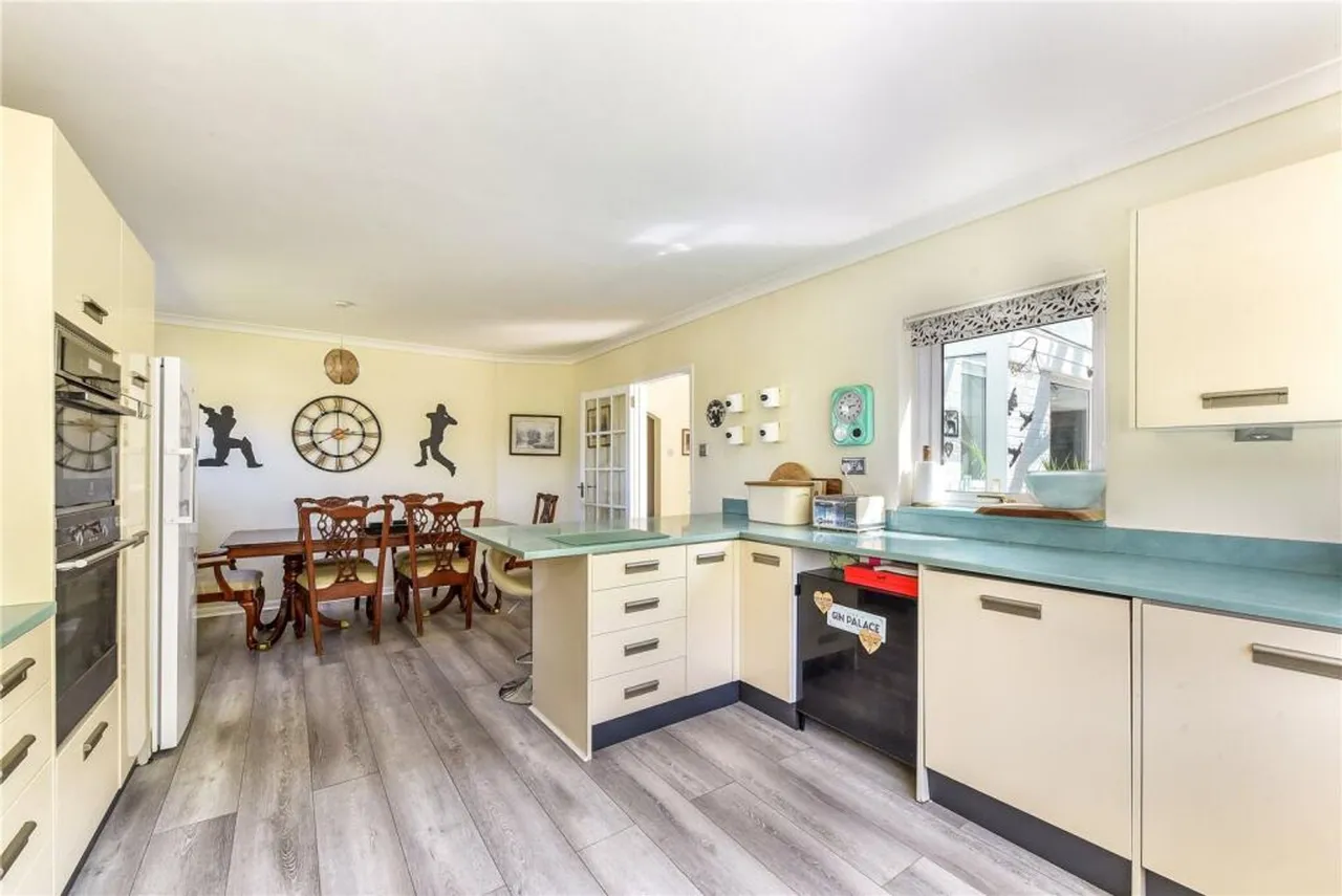 Pulens Lane, Petersfield, GU31, photo 6