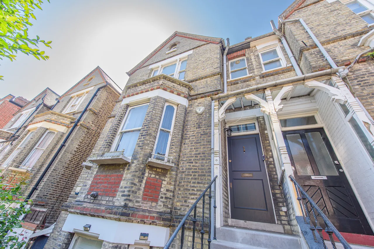 3 bed house to rent — 138 Mill Lane, London
