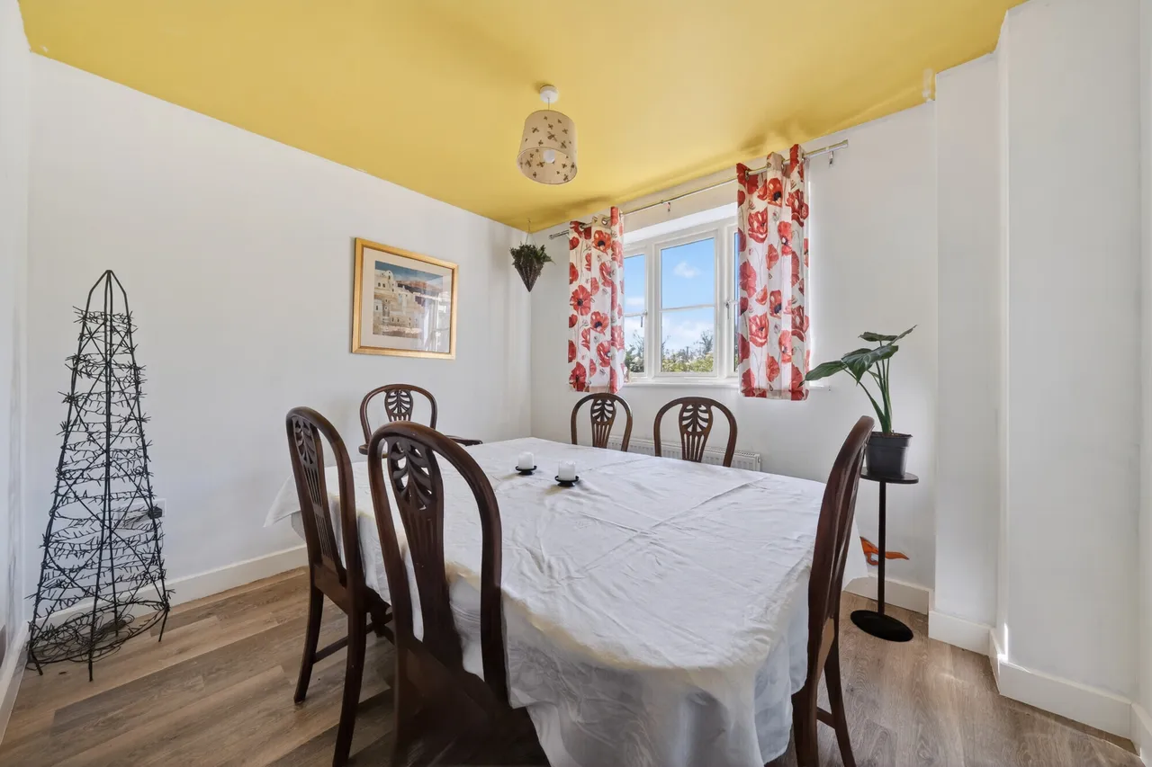 Honeybone Close, Fairford, GL7, photo 5