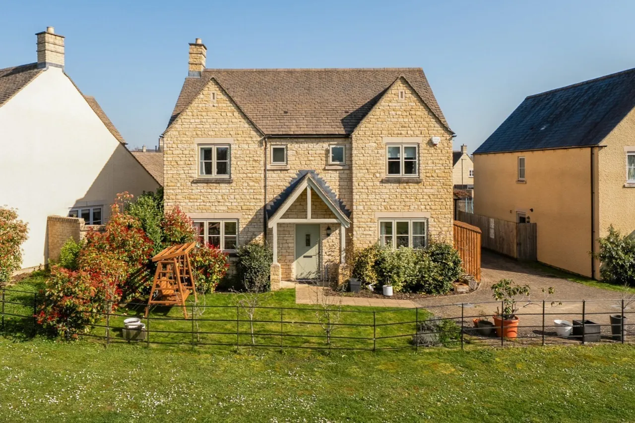 4 bed house for sale — Honeybone Close, Fairford, GL7