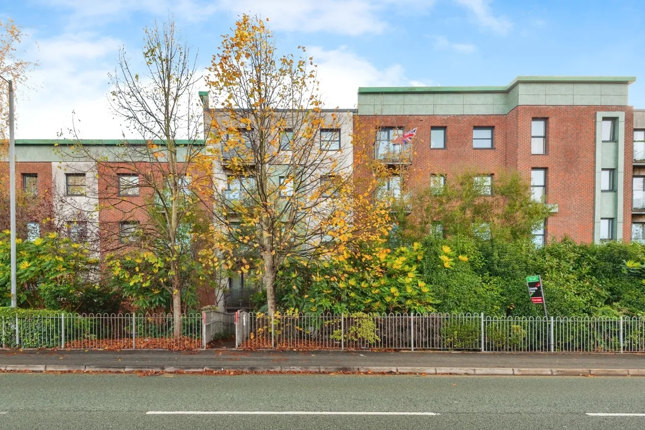 1 bed flat for sale, Lower Hall Street, St. Helens, WA10
