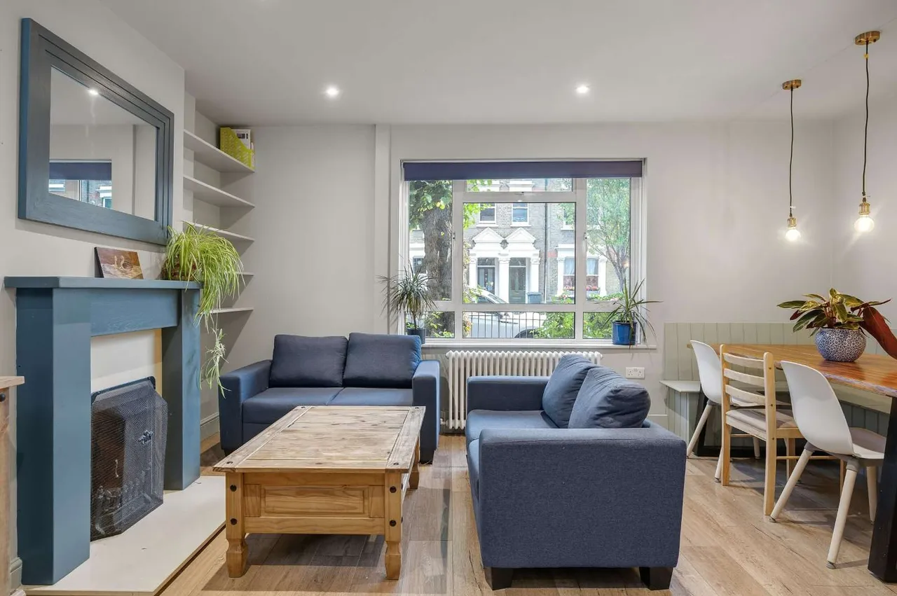 3 bed flat to rent, Lofting Road, Islington, N1