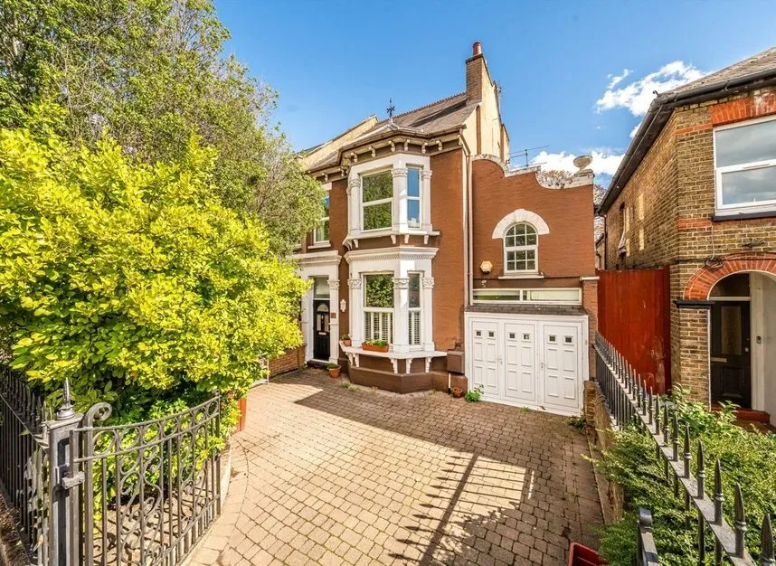 4 bed house for sale, Hanworth Road, Hounslow, TW3