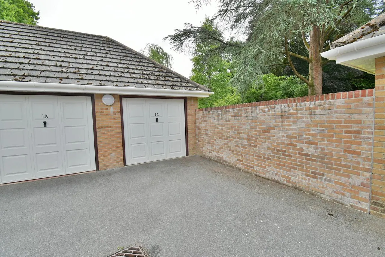 Wentworth Grange, BH22, photo 14