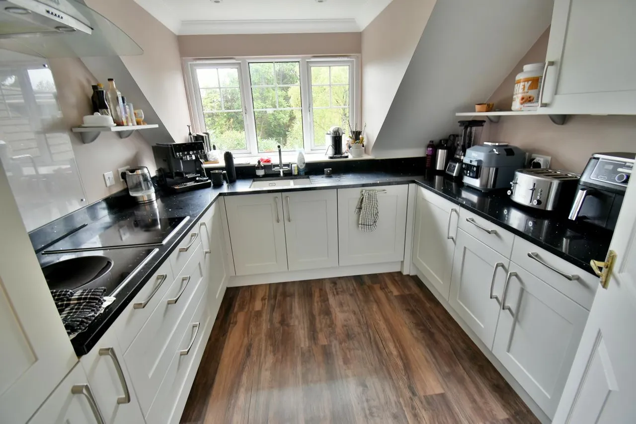 Wentworth Grange, BH22, photo 3