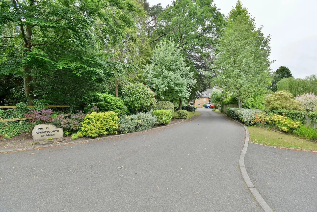 Wentworth Grange, BH22, photo 11