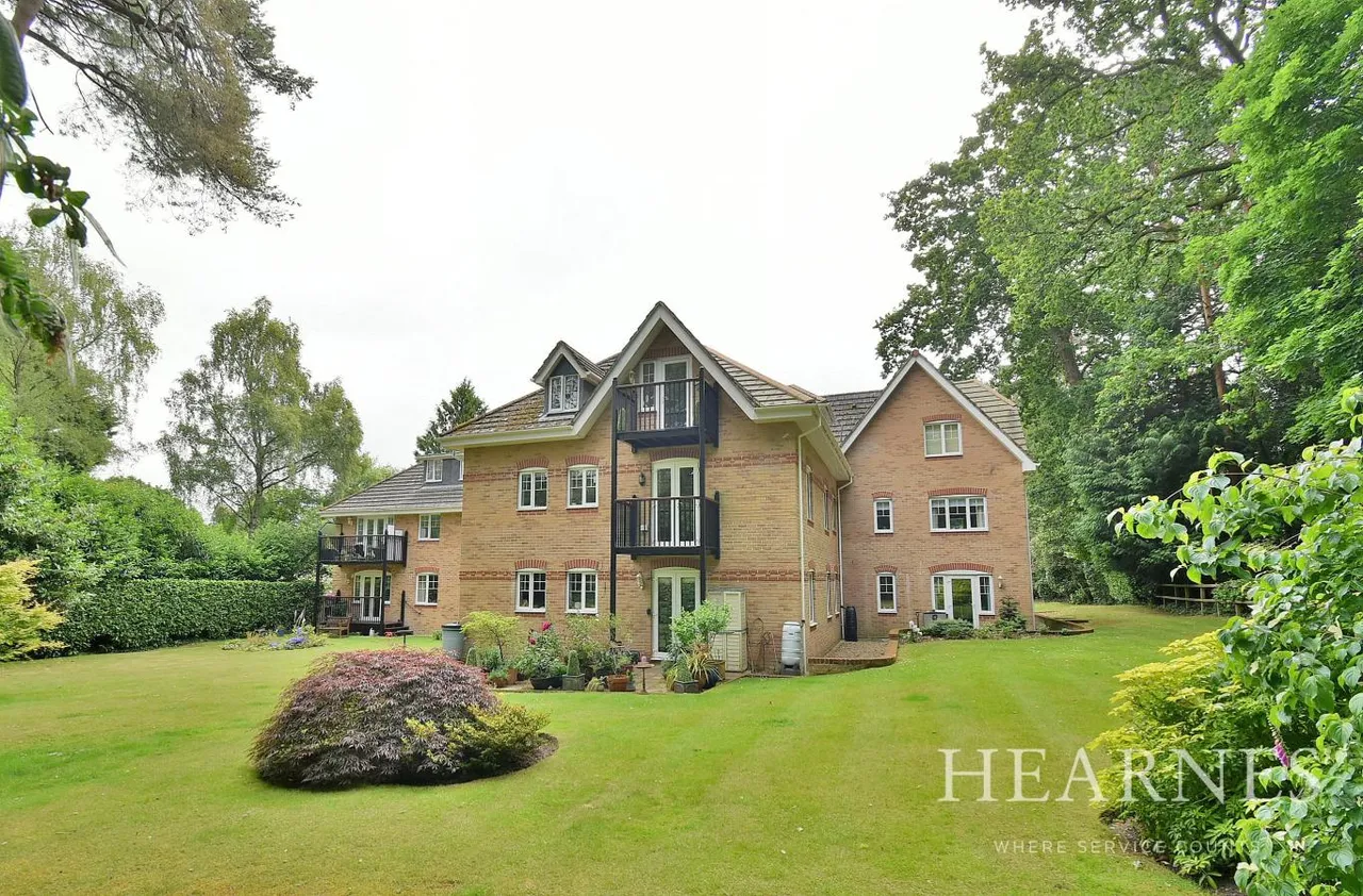 2 bed flat for sale, Wentworth Grange, BH22