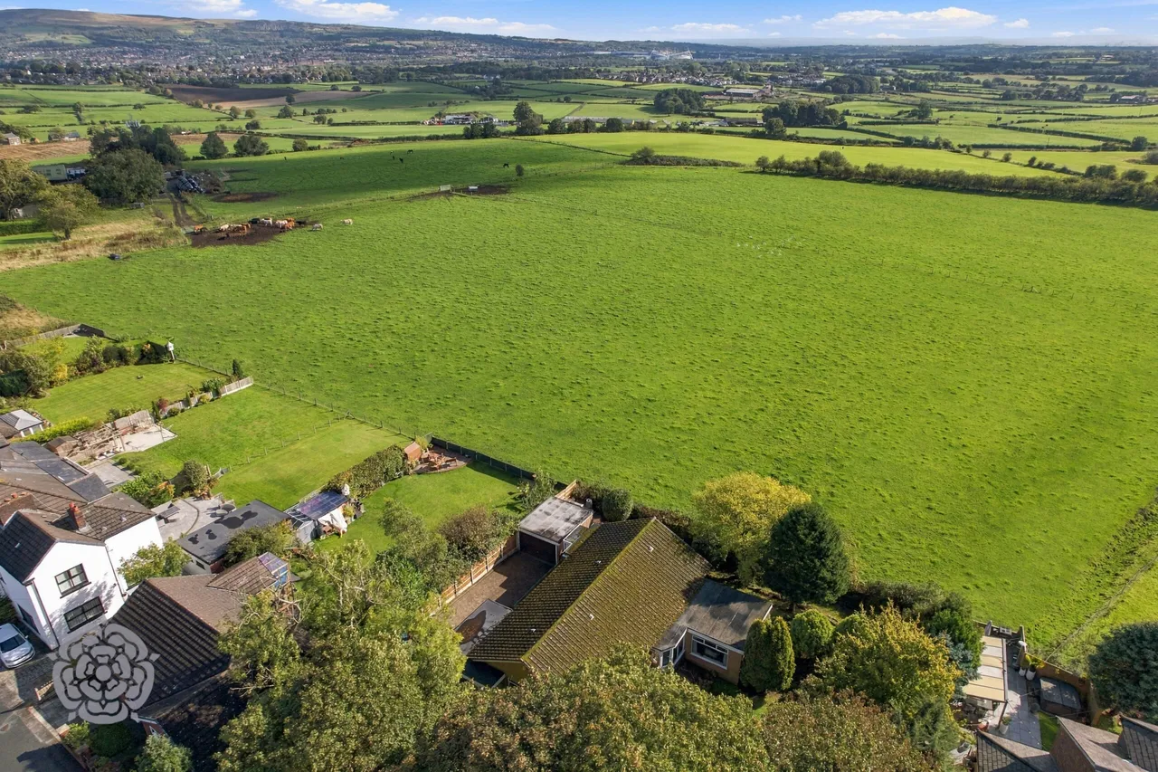 Four Winds Toddington Lane, Haigh, WN2, photo 3