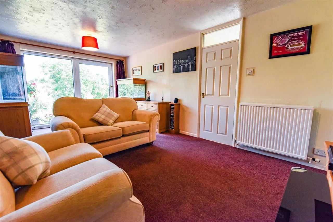 Ryder Close, Cam, GL11, photo 4