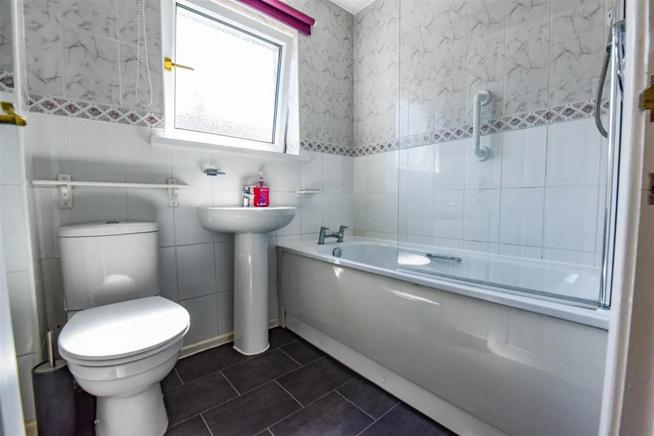 Ryder Close, Cam, GL11, photo 10