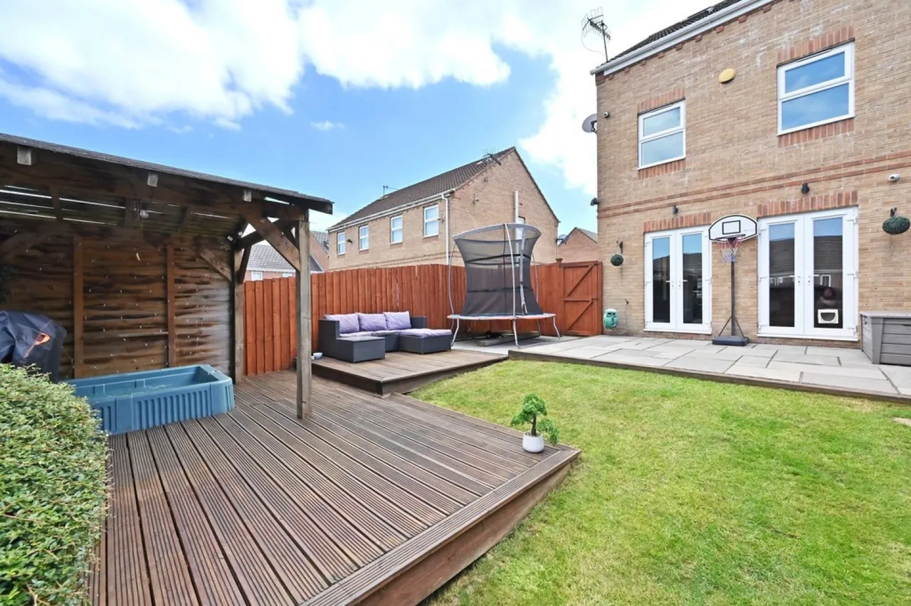 Cricklewood Drive, Tunstall, Stoke-on-Trent, photo 12