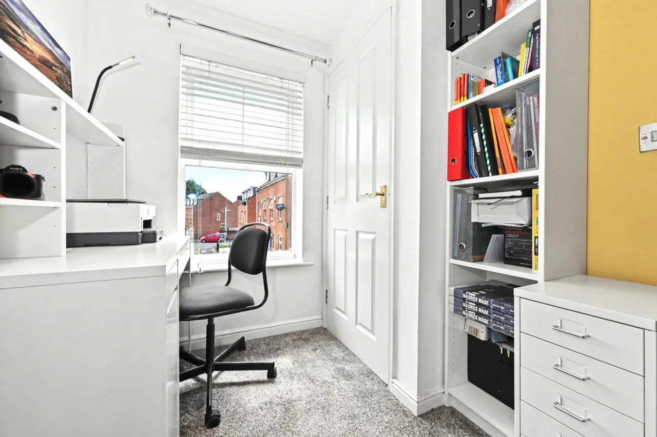 Cricklewood Drive, Tunstall, Stoke-on-Trent, photo 7