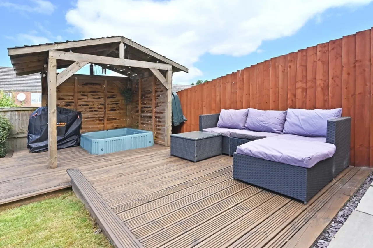 Cricklewood Drive, Tunstall, Stoke-on-Trent, photo 11