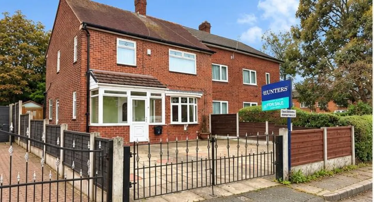 3 bed property for sale, Aldercroft Avenue, Manchester, M22