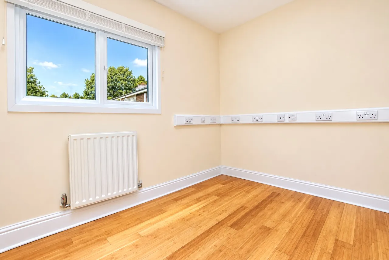 Barnwood Road, Guildford, GU2, photo 5