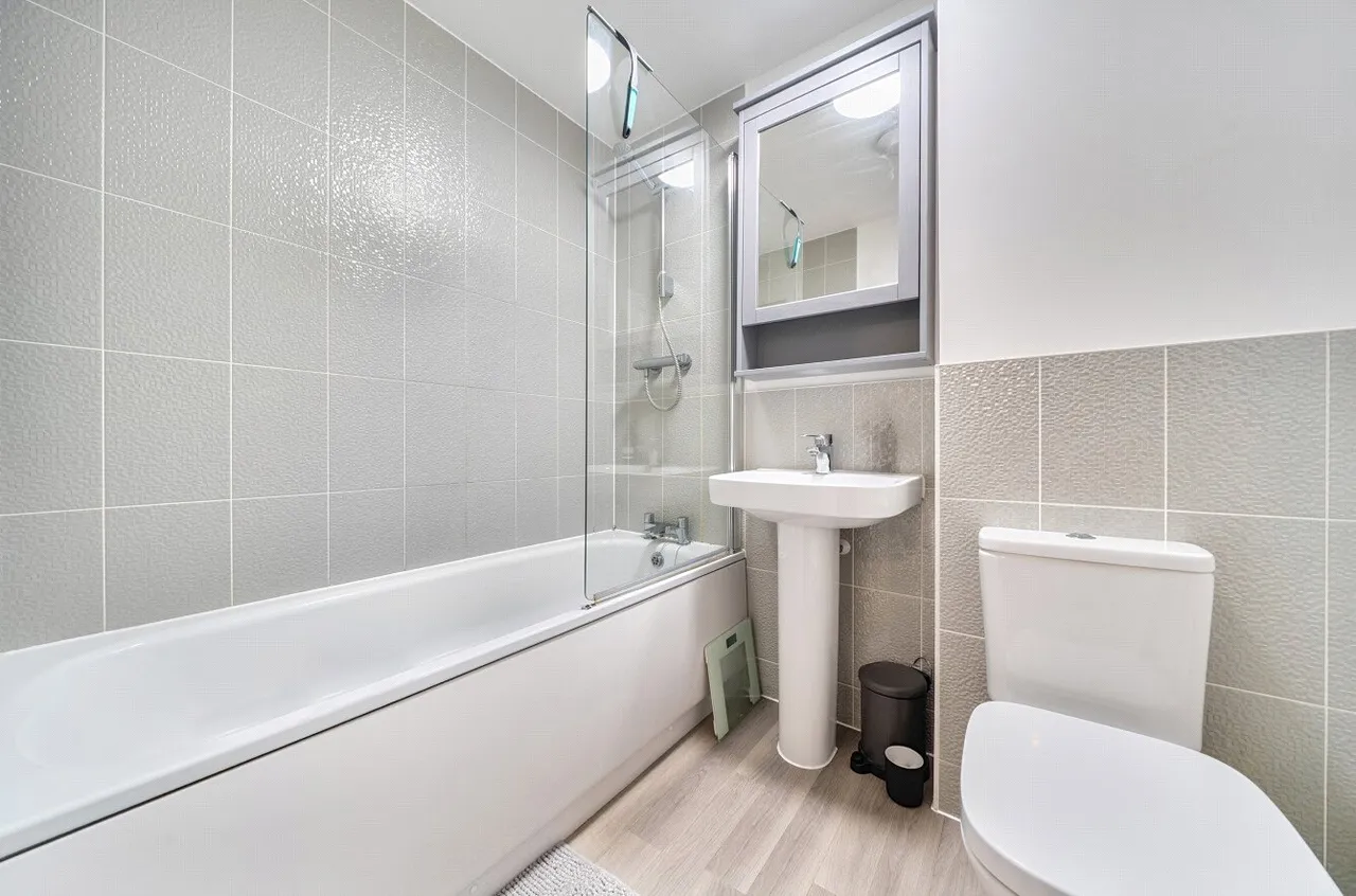 Lowsley Farm Drive, Liphook, GU30, photo 19