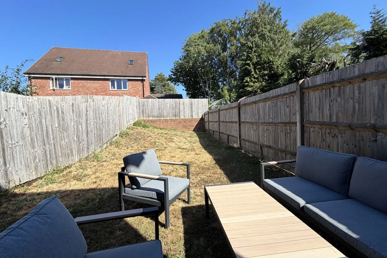 Lowsley Farm Drive, Liphook, GU30, photo 2