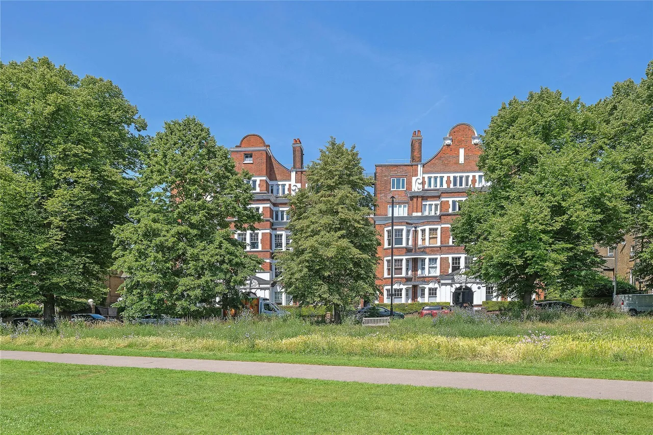 2 bed flat for sale — Arlington Park Mansions, London, W4