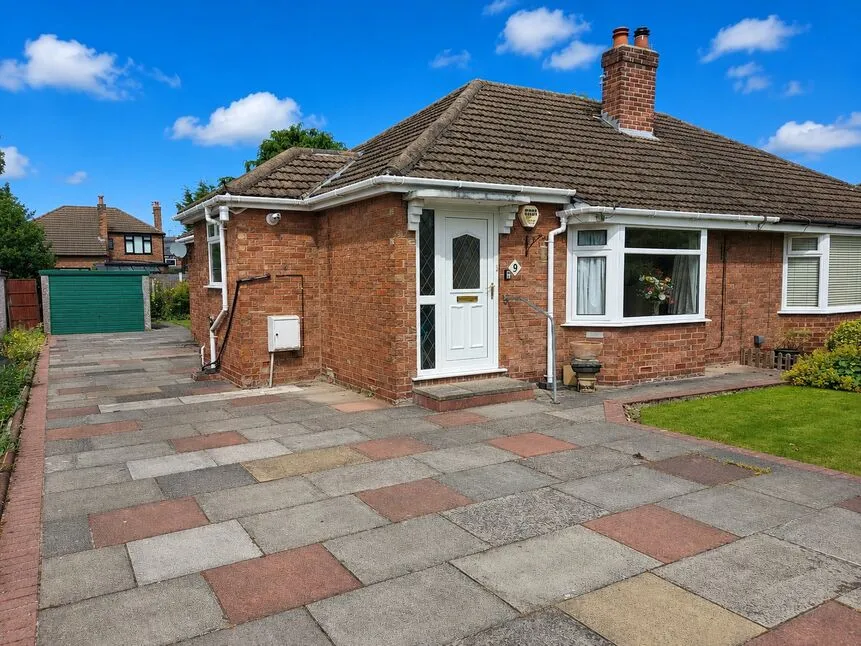 2 bed house for sale — Clifford Road, Wilmslow, Cheshire, SK9