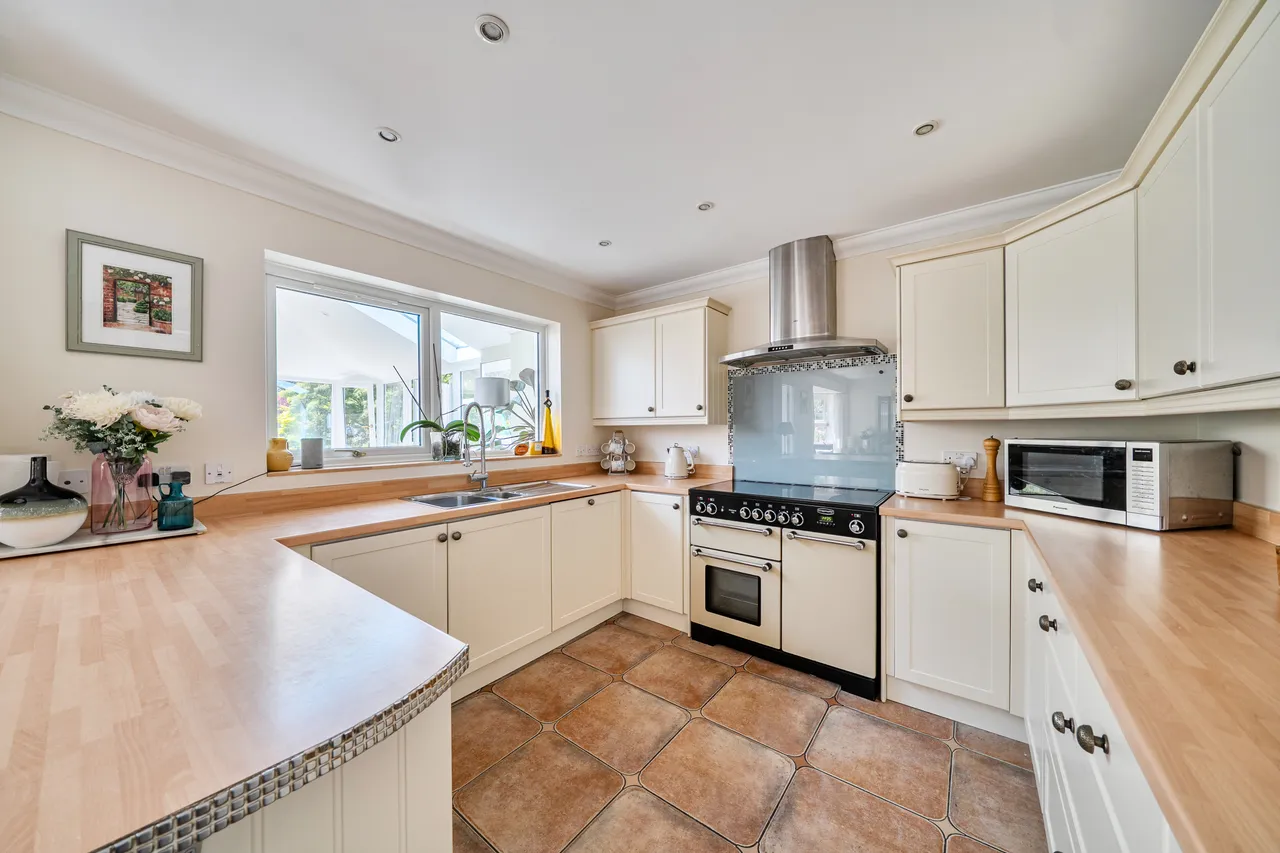 Greenacres Drive, Winchester, SO21, photo 5