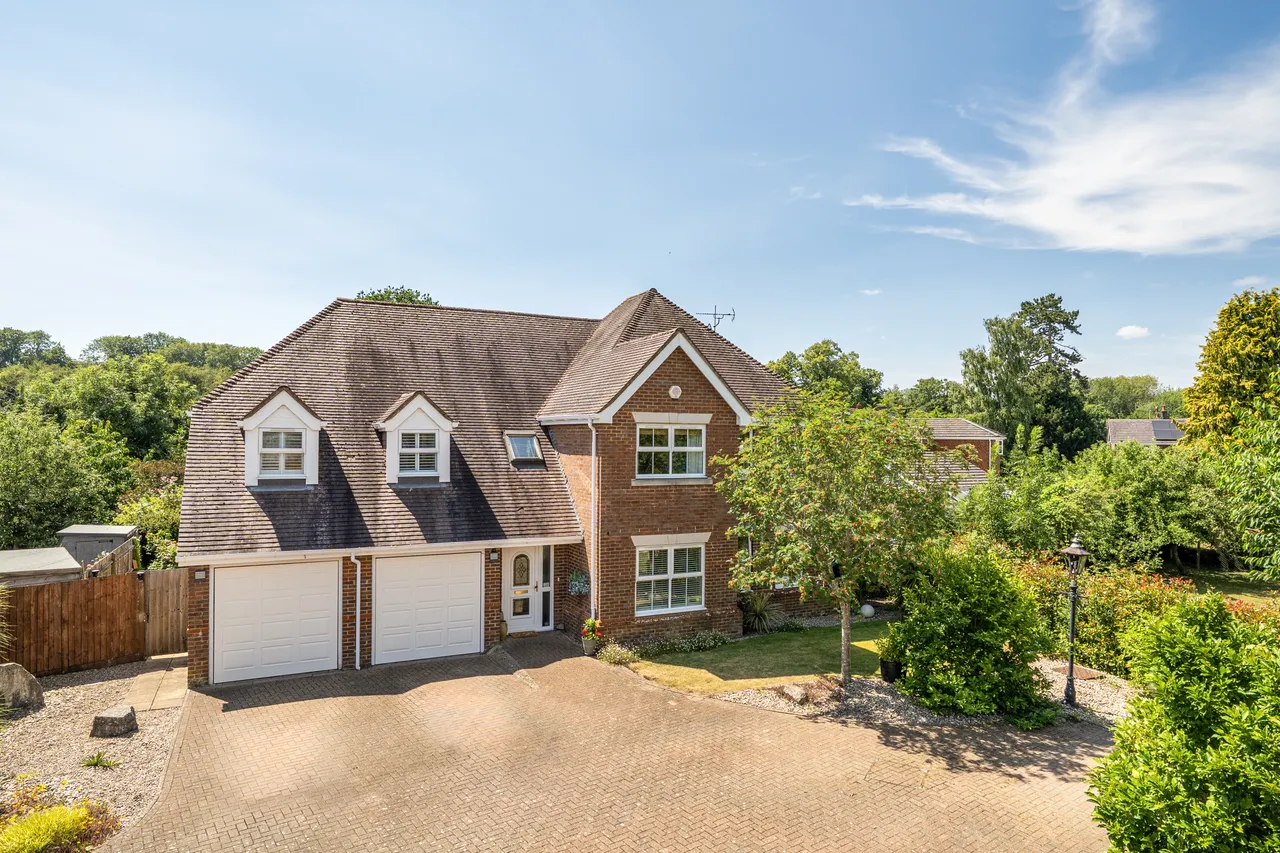 5 bed house for sale — Greenacres Drive, Winchester, SO21
