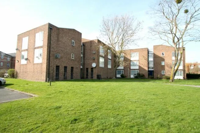 flat for sale, Douglas Road, Stanwe