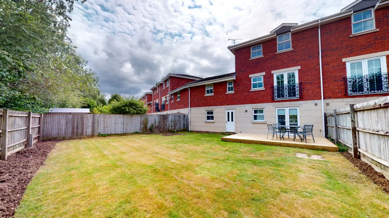 Brosnan Drive, Cheltenham, photo 4