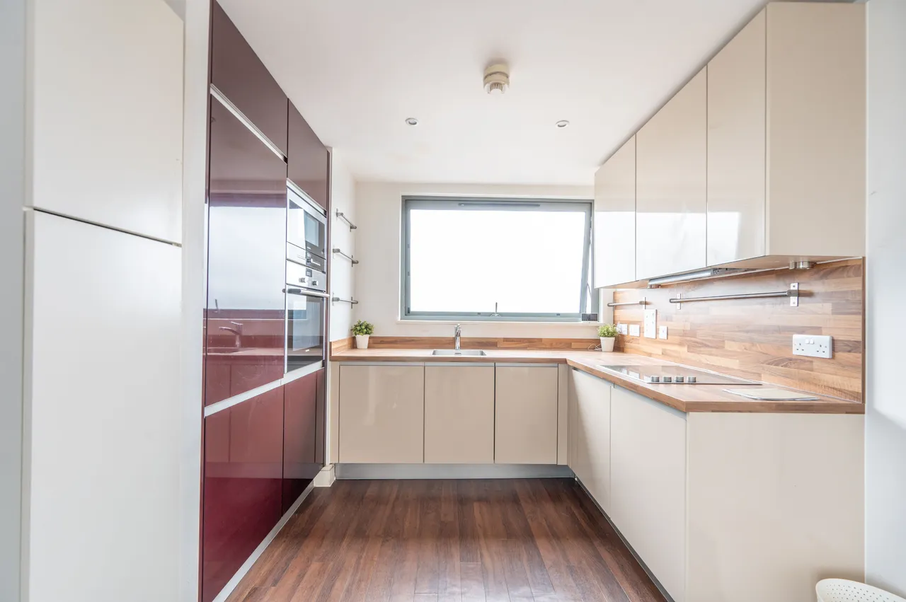 Flat 908, Central Apartments, 455 High Road, Wembley, photo 8