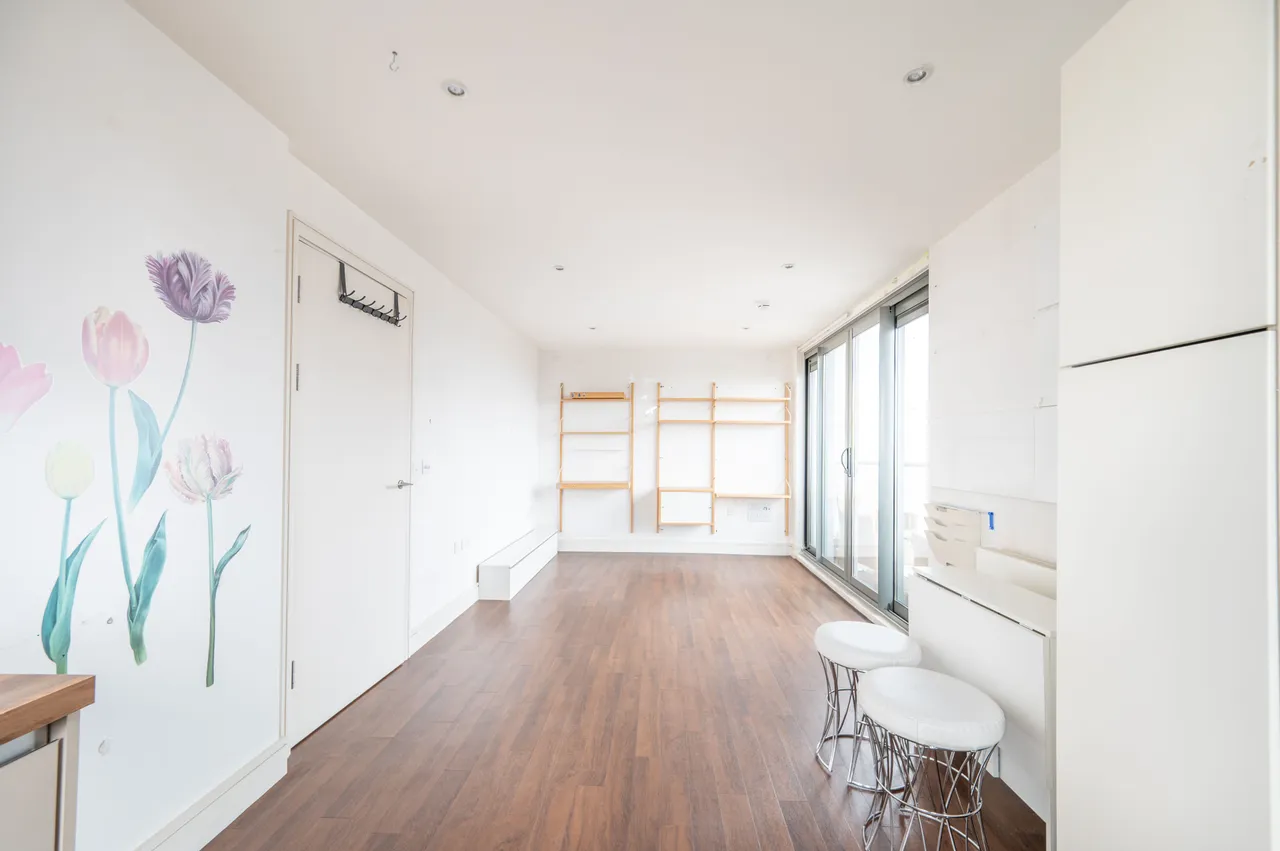 Flat 908, Central Apartments, 455 High Road, Wembley, photo 5