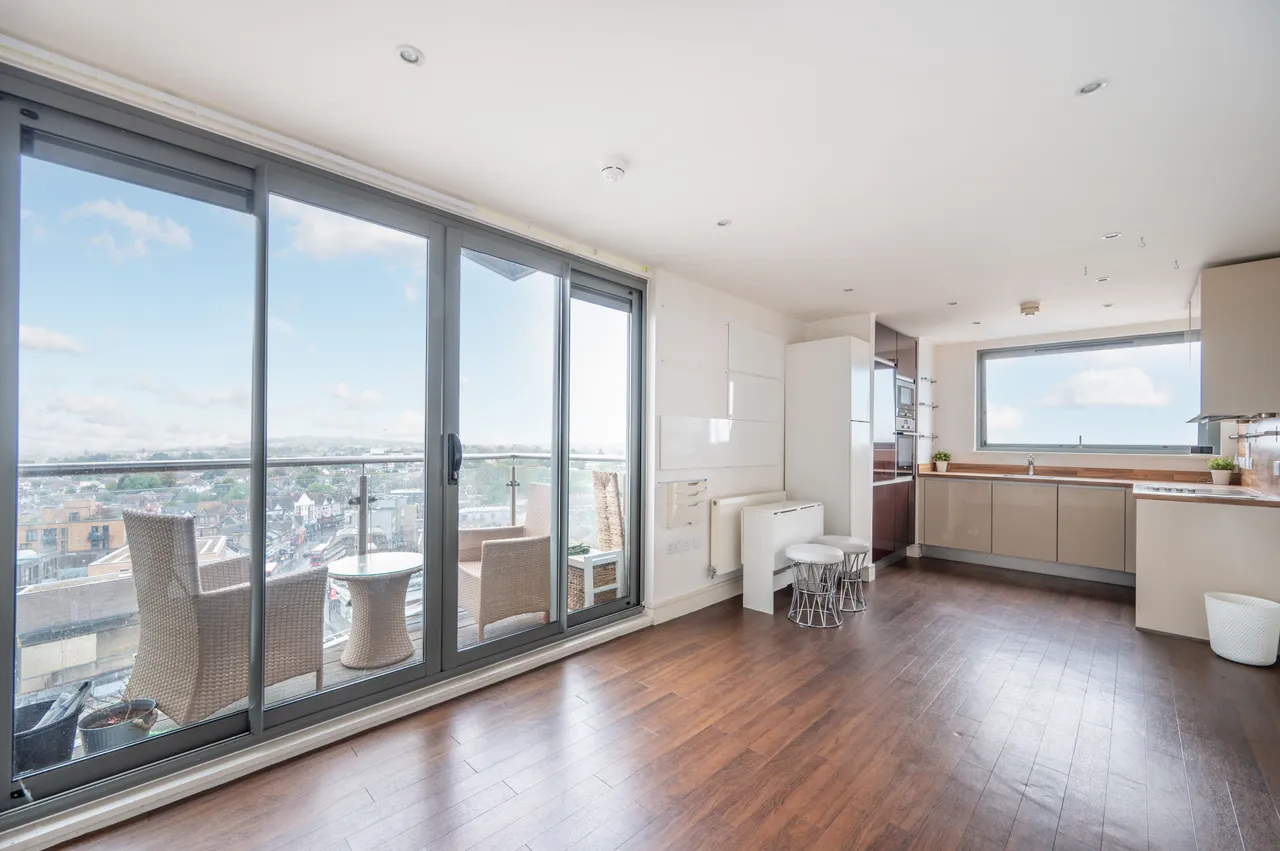 1 bed flat to rent — Flat 908, Central Apartments, 455 High Road, Wembley