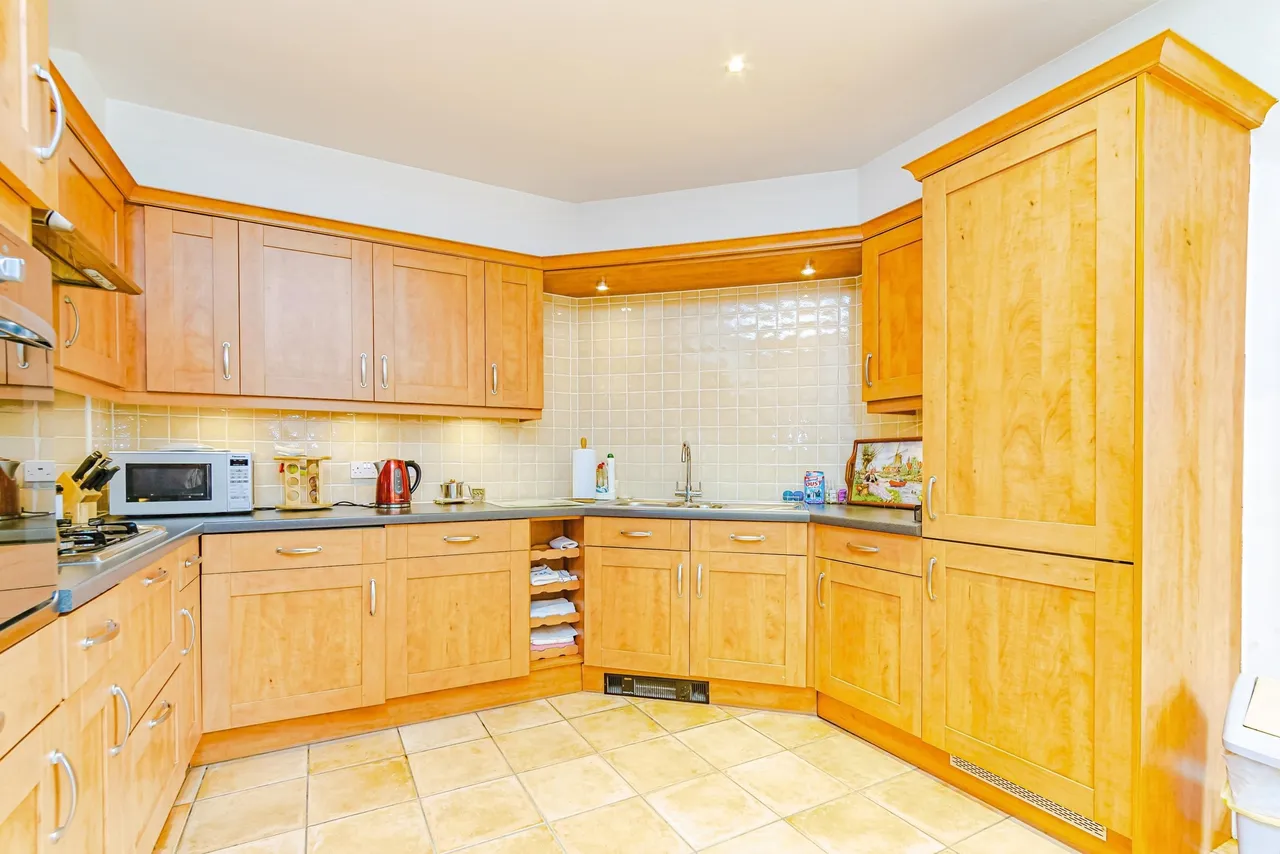 Boundary Point, Coldstream Road, Caterham, CR3, photo 10