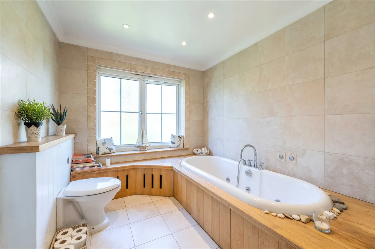 Minsterley Avenue, Upper Halliford, Shepperton, TW17 8QT, photo 10