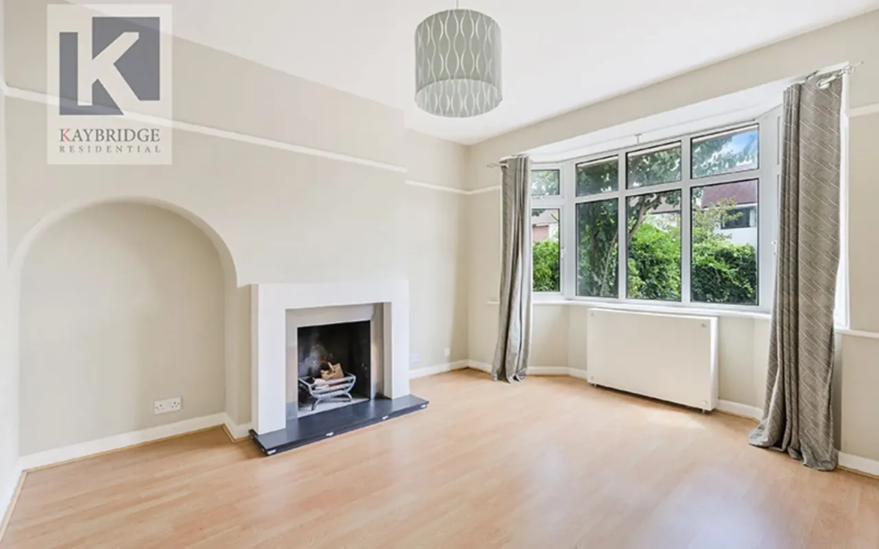 Cheshire Gardens, Chessington, KT9, photo 3