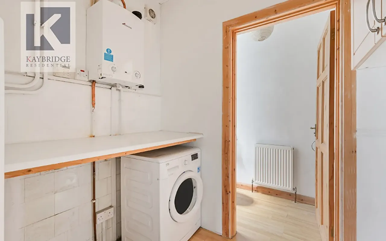Cheshire Gardens, Chessington, KT9, photo 9