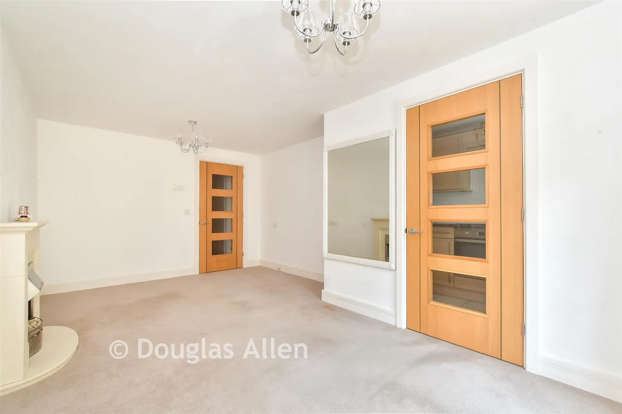High Street, Epping, CM16, photo 5