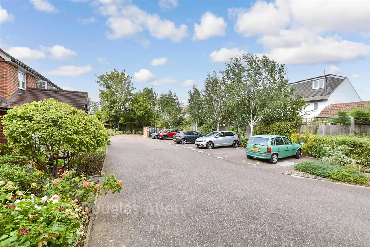 High Street, Epping, CM16, photo 13